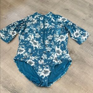 Artisans Women's One Piece Swimsuit Built in Cups